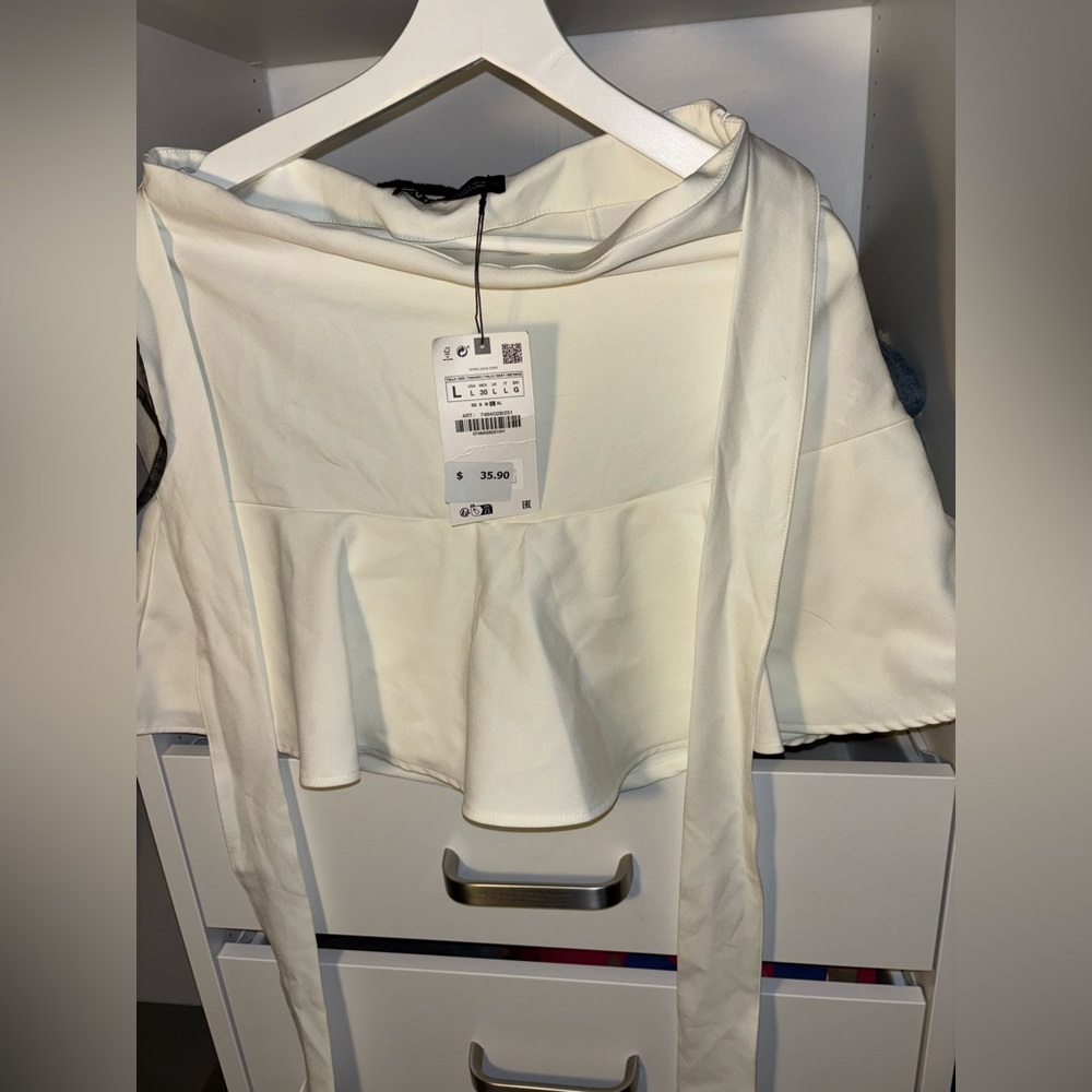 Zara White/off white Skort with ties. Size L with tags.